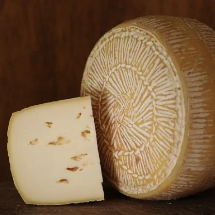 pecorino canestrato pugliese